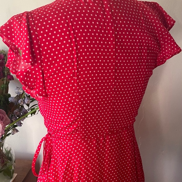 Cute cute wrap dress with pockets! NWOT - Picture 3 of 7